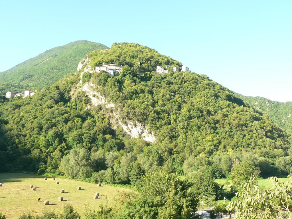 הוילה Cerreto di Spoleto Agriturismo Casale La Palombara מראה חיצוני תמונה